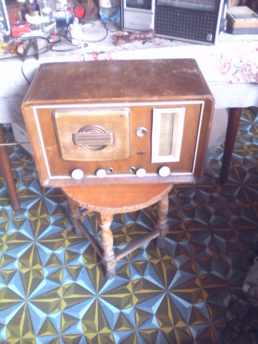 Radio Vechi cu lampi LLERRE Type 8751