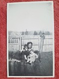 Fotografie Alb Negru Mama cu 2 Copii, B&acirc;rsești 1940, 13.5x8.5cm - Artă Foto Vintage