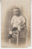 M1 B 11 - FOTO - Fotografie foarte veche - copil pe scaun - anii 1940