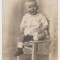 QW18 43 - Fotografie foarte veche - copil pe scaun - anii 1940