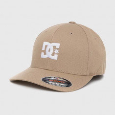 DC șapcă culoarea bej, cu imprimeu