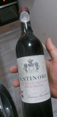 Sticla veche de vin foto