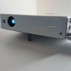 Sony VPL-CX5 2,000 lumeni 1024×768 596 de ore