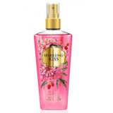 Spray de corp Lotus Pure Sensation Sparkling Kiss Champagne &amp;amp; Strawberries Revers, 210 ml, note baza mosc si zmeura