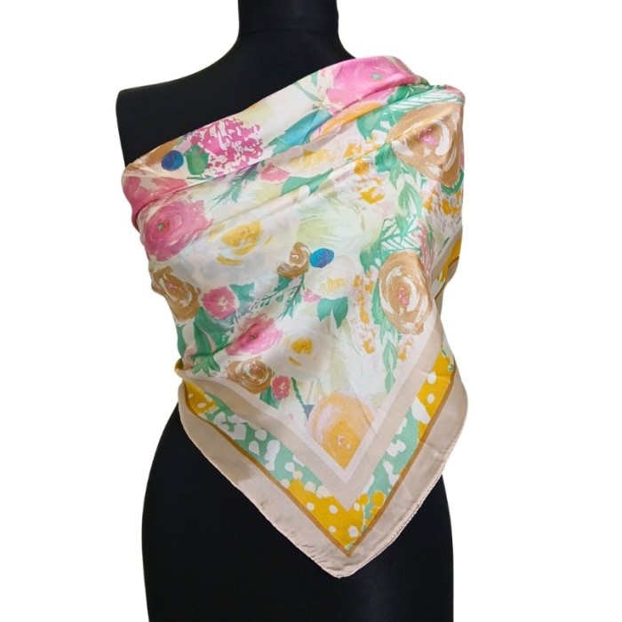 Esarfa din satin cu flori colorate