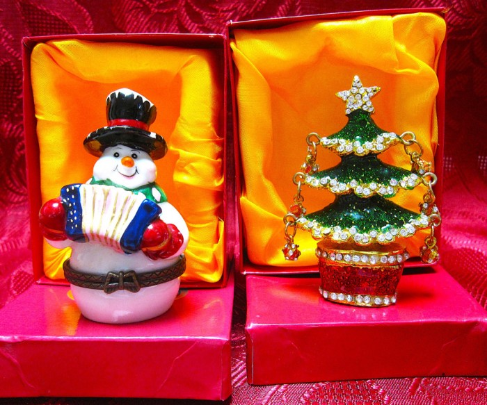 SET CASETA MINIATURA PORTELAN CU ALAMA SI ALAMA CU EMAIL DECOR BRAD SI OM ZAPADA