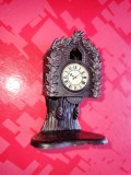 H223-Ascutitoare mica colectie-Ceas pendul perete rustic vechi cu limba si greutati metal cuprat Marimi: 7,5/4/3 cm.