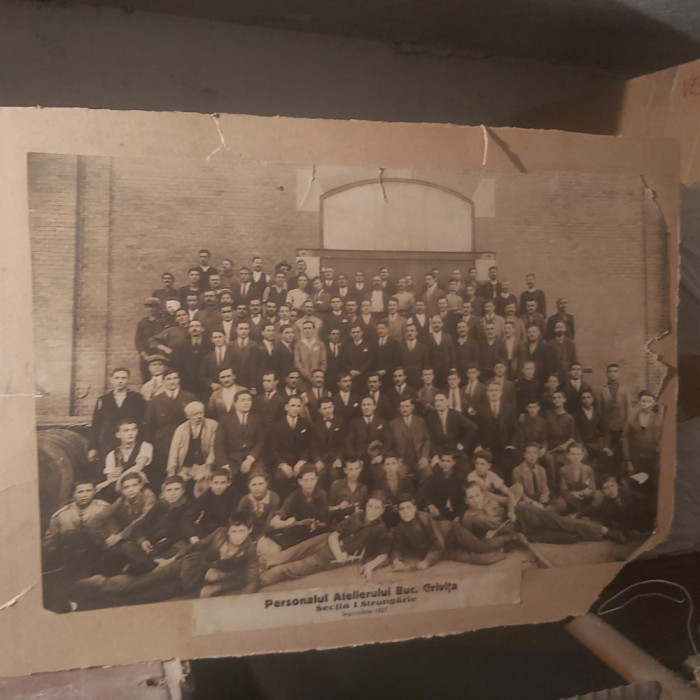 FOTOGRAFIE CU PERSONALUL ATELIERULUI GRIVITA BUCURESTI 1927.