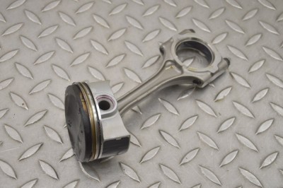 Piston TOYOTA COROLLA Hatchback _E21_ 2021 OEM: 010833 20211032 foto