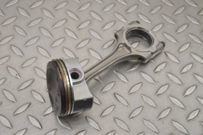 Piston TOYOTA COROLLA Hatchback _E21_ 2021 OEM: 010833 20211032