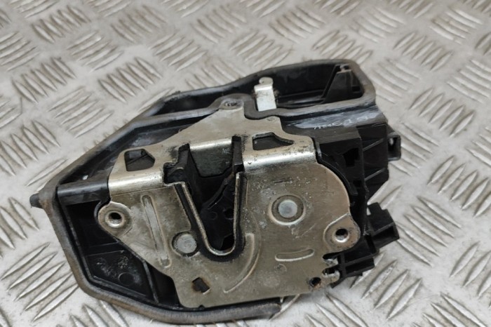 &Icirc;ncuietoare ușă st&acirc;nga față BMW X3 E83 2004 OEM: 7154619 29373365