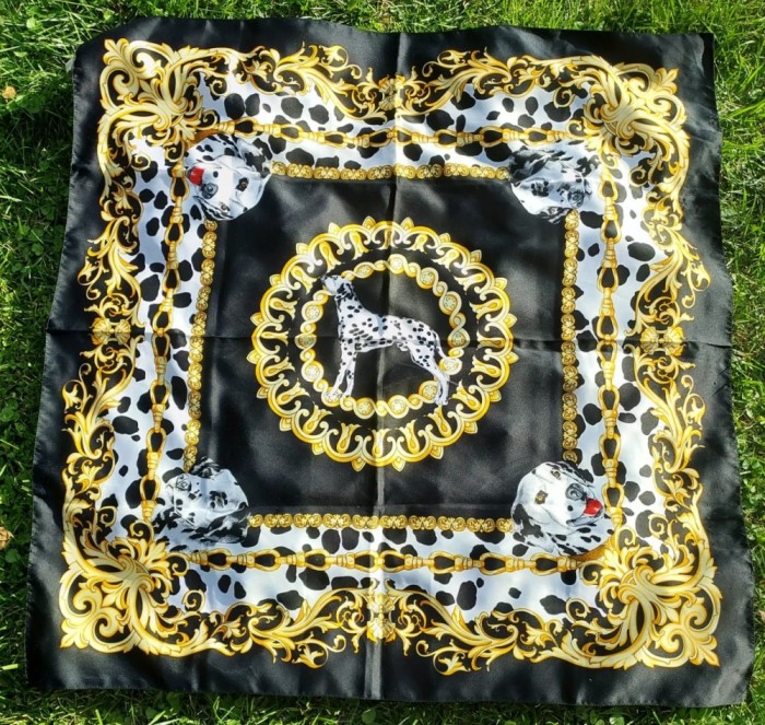 Batic / esarfa Made in Italy, Italia, poliester matasos, motiv cu caine Dalmatian, 87x87cm