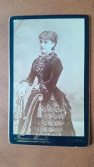 Fotografie tip CDV, femeie cu evantai, sfarsit de secol XIX foto