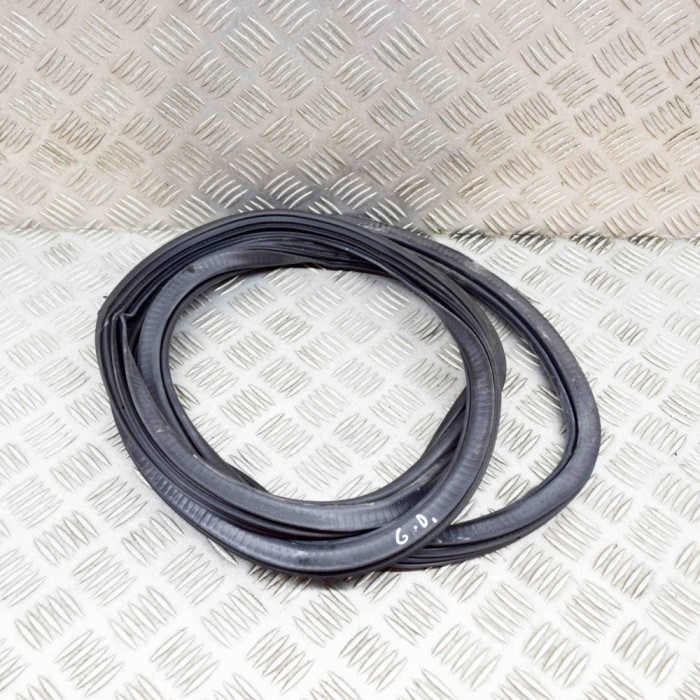 Garnitura ușă dreapta spate AUDI A4 Avant 8K5, B8 2013 OEM: 8K9833721E