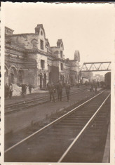 FOTOGRAFIE RARA WWII OFITERI ROMANI IN GARA DIN CHISINAU 1942 foto