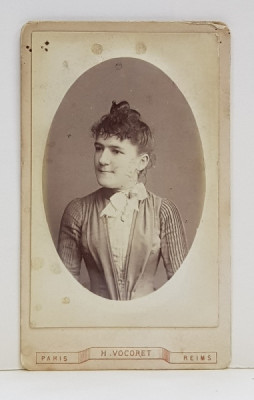 FEMEIE , PORTRET IN MEDALION , FOTOGRAFIE TIP C.D.V. , SEC. XIX foto