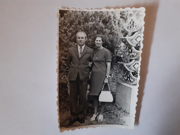 Fotografie dimensiune 6/9 cm cu cuplu &icirc;n Govora (județul V&acirc;lcea) &icirc;n 1976