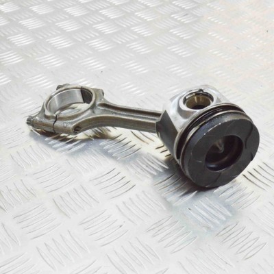 Piston VOLVO V40 Hatchback 2014 OEM: 82L175 foto