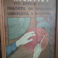 Afis romanesc comunism "Nu interveniti inainte de oprirea completa a masinii"