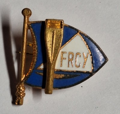 FRCY - FEDERATIA ROMANA DE CANOTAJ SI YAHTING - insigna veche anii 1970 foto