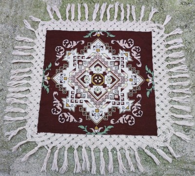 Fata de masa cusatura pe etamina in punct chilim / kilim foto
