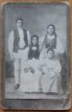 Foto pe carton gros ; Bucuresti , secol 19 ; Familie de negustori