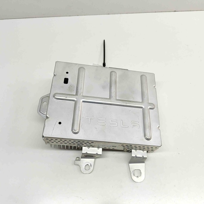 Amplificator de sunet TESLA MODEL Y 2021 OEM: 1507152-00-A