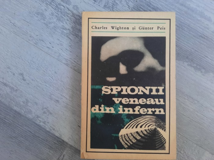 Spionii veneau din infern de Charles Wighton si Gunter Peis