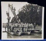 MILITARI FRANCEZI LA PARIS , FACAND EXERCITII PE SENA , FOTOGRAFIE DE GRUP, MONOCROMA , DATATA 1932 , LIPSA UN FRAGMENT IN DREAPTA SUS *