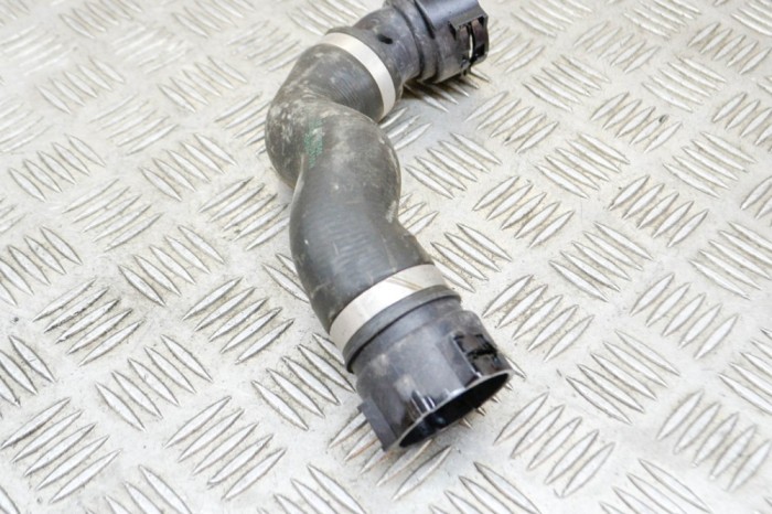 Furtun radiator răcire dreapta BMW 5 F10 2015 OEM: 8511928 14478116