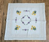 FATA DE MASA VINTAGE DIN AMESTEC CU MODEL BRODERIE FLORALA MANUALA