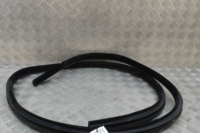 Garnitura ușă dreapta față LAND ROVER RANGE ROVER VELAR L560 2018 OEM: J8A2-20708-A | 30032629