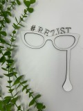 Props in forma de ochelari,cu textul ,, Rezist din MDF