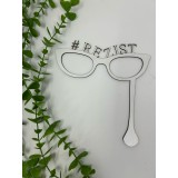 Props in forma de ochelari,cu textul ,, Rezist din MDF
