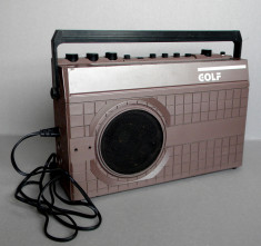 Radio portabil romanesc cu tranzistori GOLF 223a / TEHNOTON 1990, nefunctional foto