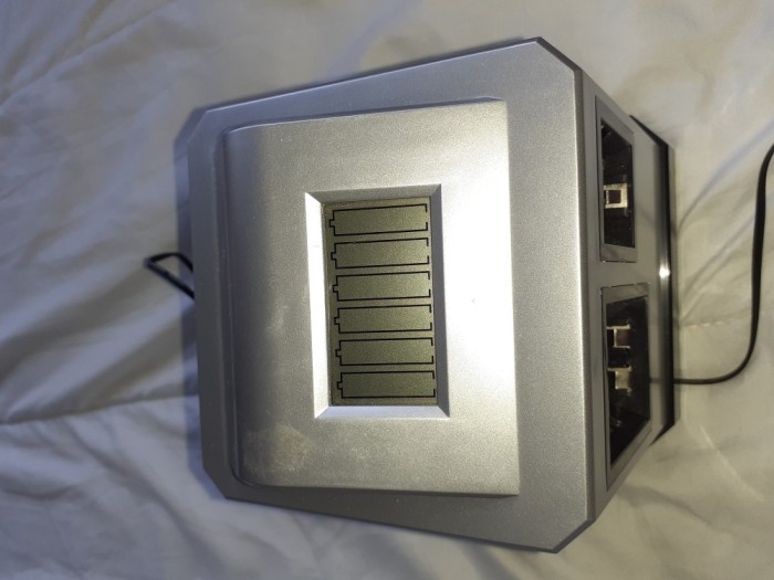 &Icirc;ncărcător Universal acumulatori