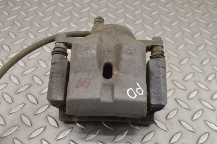Etrier de fr&acirc;nă dreapta față TOYOTA PRIUS _W5_ 2018 15003100