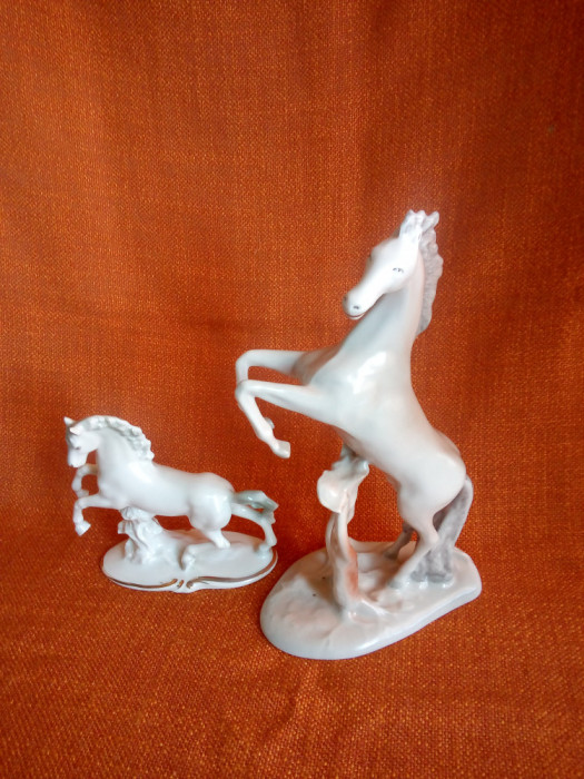 Grup de figurine din portelan vechi Doi cai frumosi