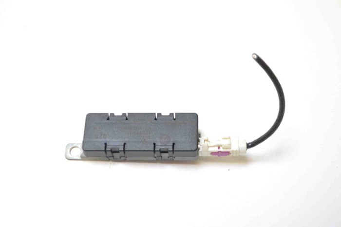 Amplificator de antena VW PASSAT CC 357 2009 OEM: 3C8035552