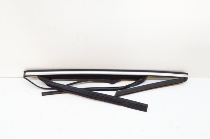 Bandou superior ușă st&acirc;nga spate VW TIGUAN 5N_ 2014 OEM: 5N0839431H 13745887