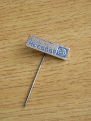QW9 L 64 - insigna - tematica industrie - Hoechst - Olanda foto