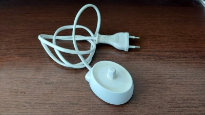 INCARCATOR BRAUN 3757 PENTRU PERIUTA DE DINTI ELECTRICA foto