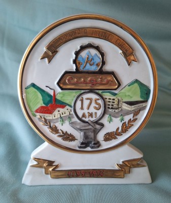 Intreprinderea mecanica CUGIR - uzina de fier, piesa aniversara 1799-1974, trofeu - premiu, din ceramica, arta decorativa foto