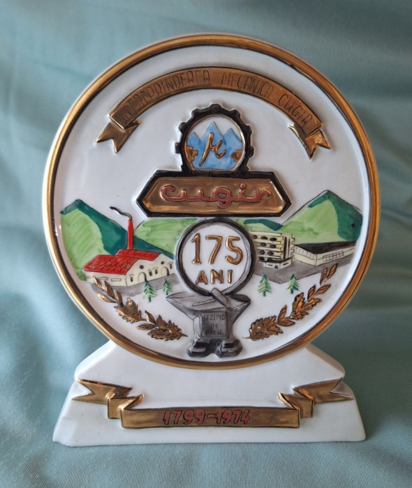 Intreprinderea mecanica CUGIR - uzina de fier, piesa aniversara 1799-1974, trofeu - premiu, din ceramica, arta decorativa