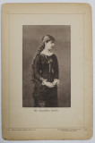 Mlle . ALEXANDRINE PANDELI , FOTOGRAFIE DIN ALBUMUL NATIONAL , SERIE DE BUCAREST , EDITEUR LYONEL BONDY , FOTOGRAF W. CRONENBERG , CCA . 1900