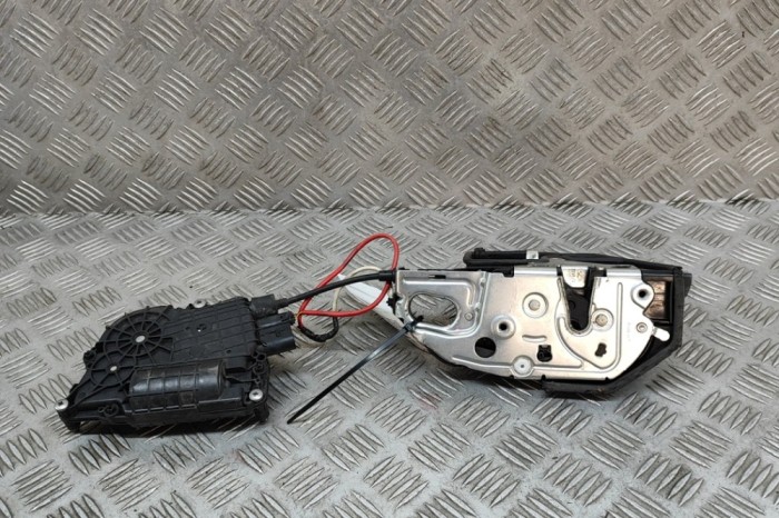 &Icirc;ncuietoare ușă dreapta față BMW 7 F01, F02 2011 OEM: 7185690 | 28426271