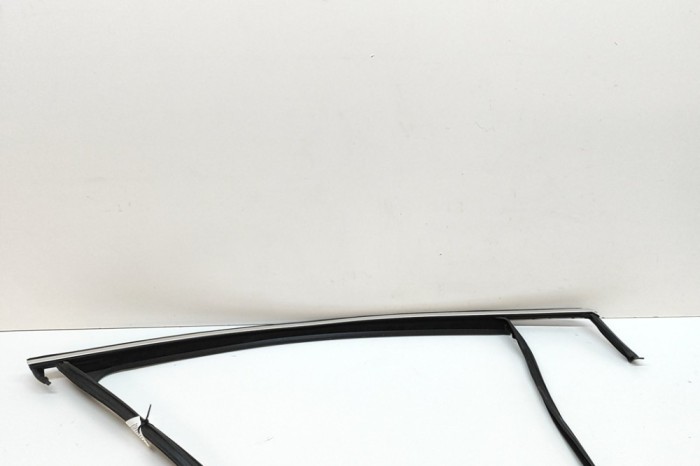 Bandou superior ușă dreapta față SKODA SKODA ENYAQ iV SUV 5AC, 5AZ 2021 OEM: 5LA837432A 31048403