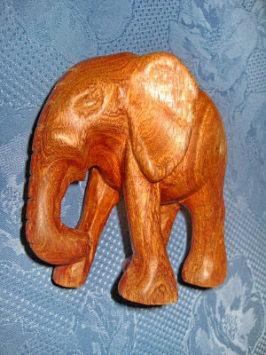 3992-Statuieta Elefant mic din lemn, stare buna. foto