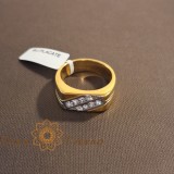 Inel unisex placat cu aur , benzi diagonale cu zirconia - marime 11 (diametru 2.1 cm)
