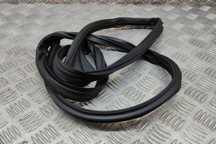 Garnitura ușă st&acirc;nga față TESLA MODEL Y 2023 OEM: 1497677-00-B | 22266607